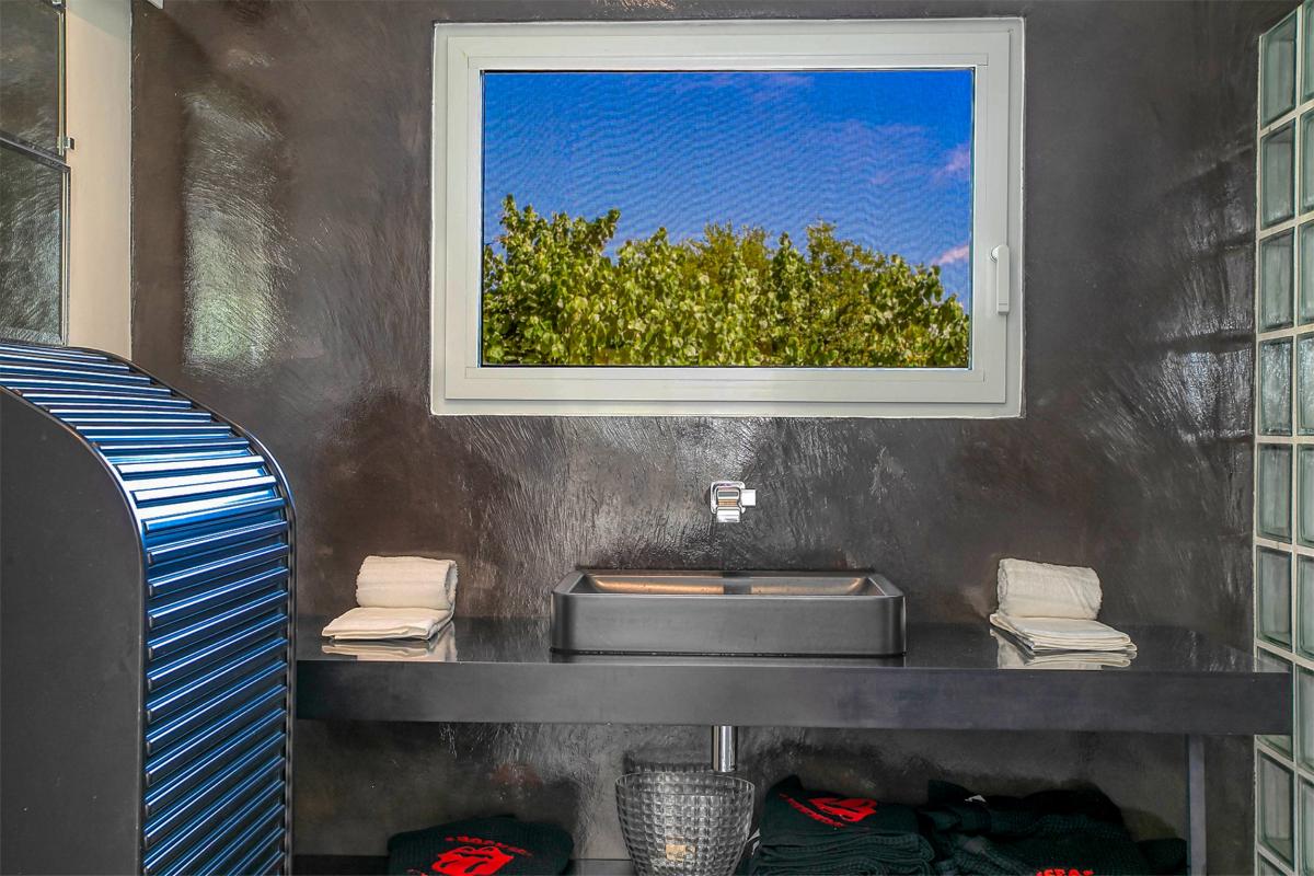 Villa rental St Martin - The Bathroom 1